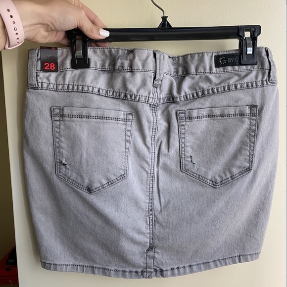 Guess Gray Skirt - Picture 2 of 2